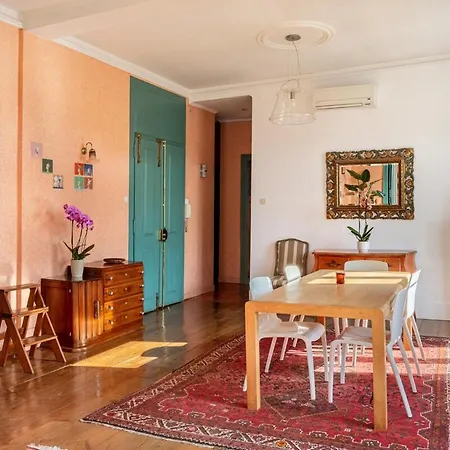 Guestready - Vibrant 3-bed W/ Balcony Lägenhet