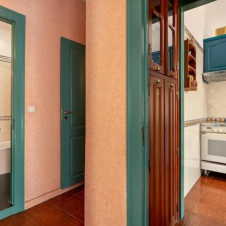 Apartment Joivy Vibrant 3-bed With Balcony Lisbon