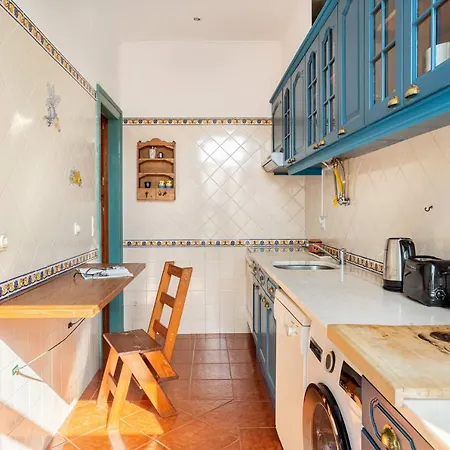 Apartment Joivy Vibrant 3-bed With Balcony Lisbon