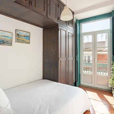 Joivy Vibrant 3-bed With Balcony Apartment Lisbon