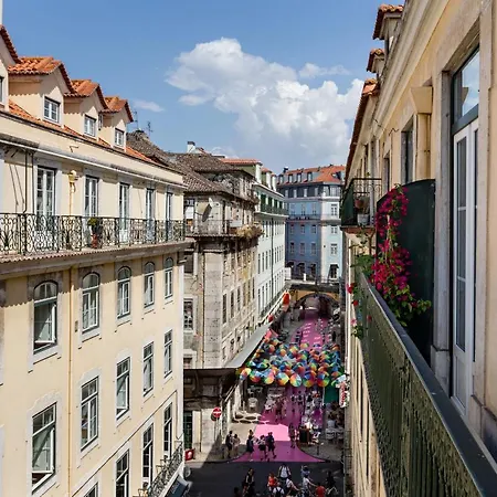 Joivy Vibrant 3-bed With Balcony Apartment Lisbon