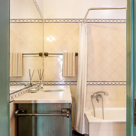 Apartment Joivy Vibrant 3-bed With Balcony Lisbon