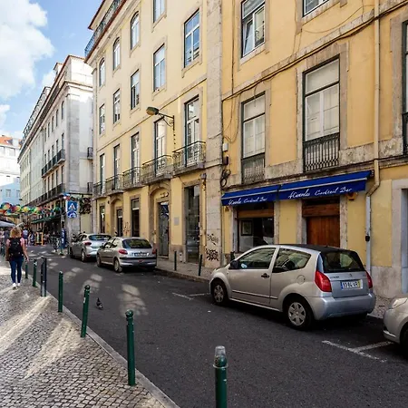 Guestready - Vibrant 3-bed W/ Balcony Apartman *