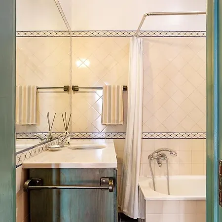 Guestready - Vibrant 3-bed W/ Balcony Лісабон