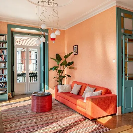 Daire Guestready - Vibrant 3-bed W/ Balcony Lisboa
