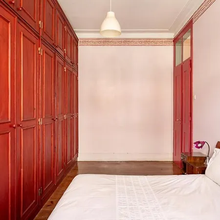 Daire Guestready - Vibrant 3-bed W/ Balcony